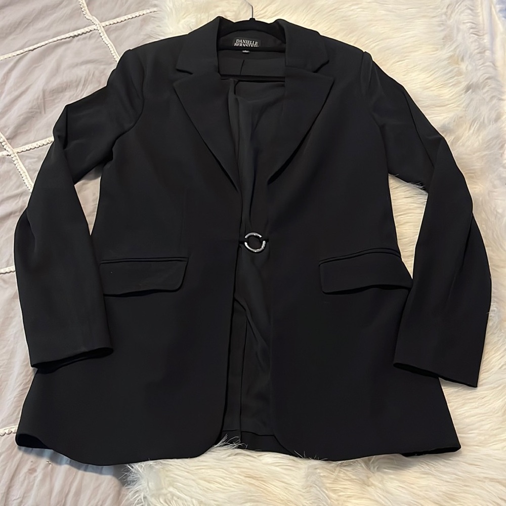 COPY - Danielle Bernstein black blazer with ring closure size large